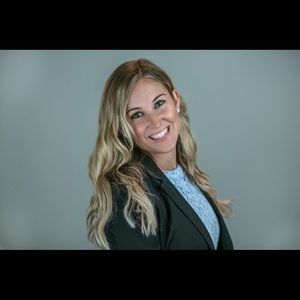 Meet your Posher, Holly